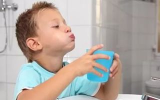 Обучение ребенка полосканию рта и горла